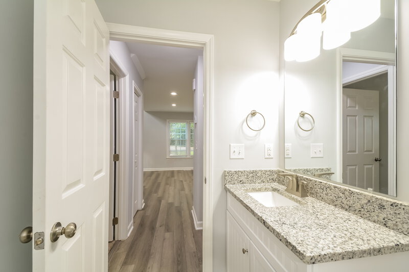 2,030/Mo, 320 Wax Myrtle Ct Cary, NC 27513 Main Bathroom View