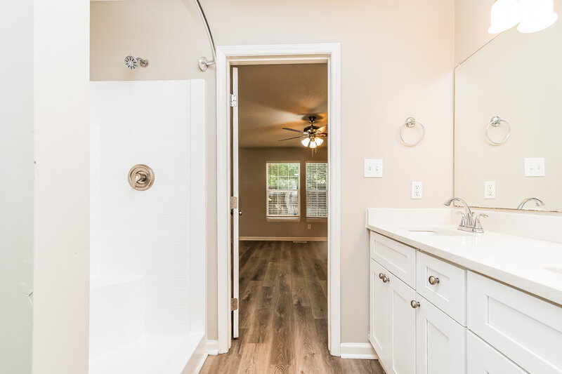 2,275/Mo, 5321 Botany Bay Dr Raleigh, NC 27616 Main Bathroom View