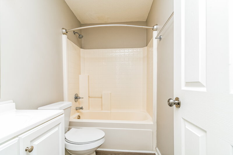 2,275/Mo, 5321 Botany Bay Dr Raleigh, NC 27616 Bathroom View