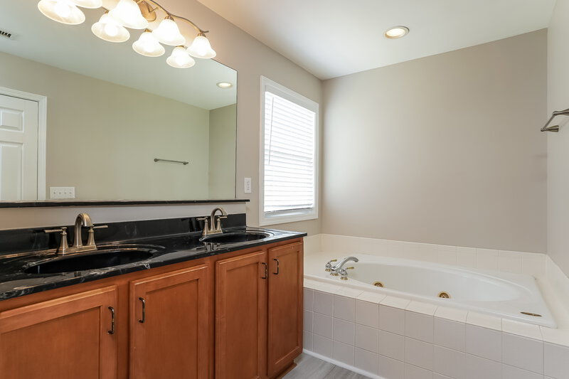 2,990/Mo, 2608 Dality Dr Raleigh, NC 27604 Main Bathroom View