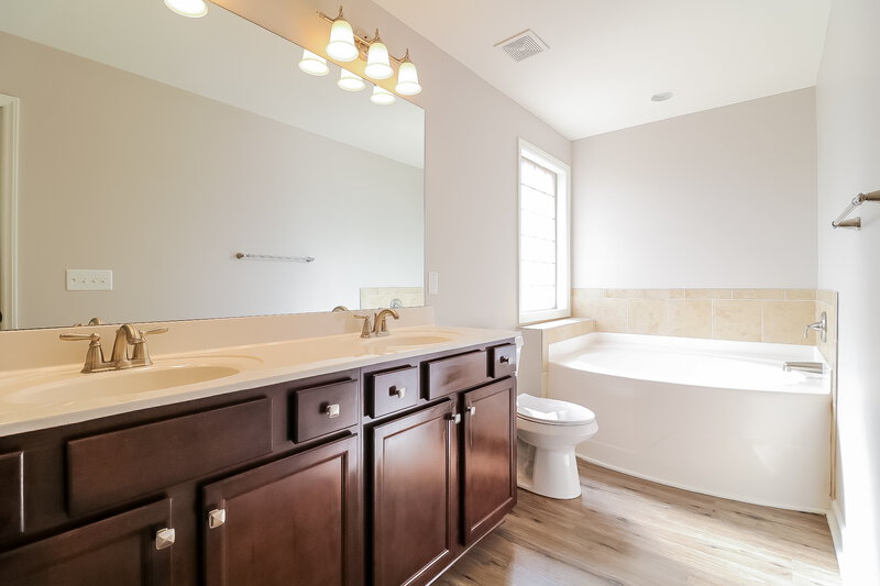 1,980/Mo, 508 McCarthy Dr Clayton, NC 27527 Main Bathroom View