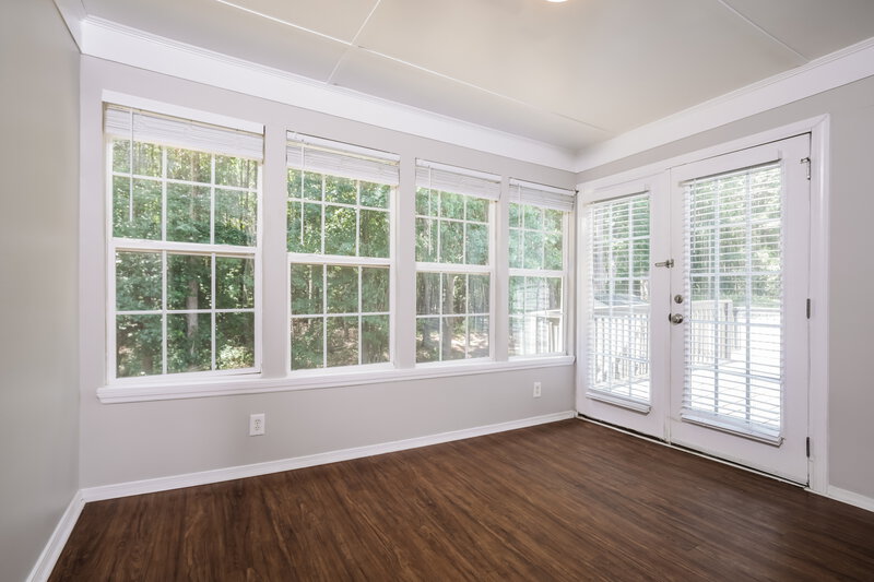 1,925/Mo, 504 Heathwick Dr Knightdale, NC 27545 Sun Room View