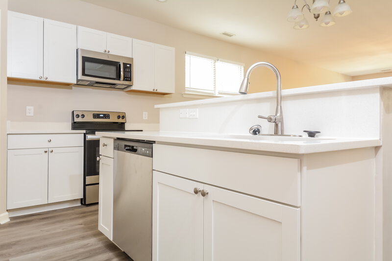 1,860/Mo, 131 Cottage Dr Clayton, NC 27527 Kitchen View
