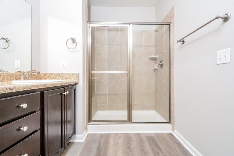 1,860/Mo, 131 Cottage Dr Clayton, NC 27527 Main Bathroom View