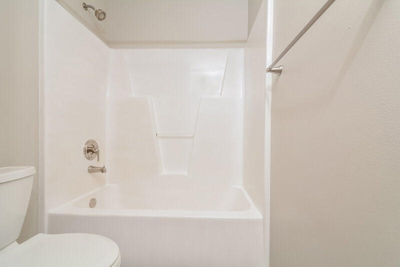 2,850/Mo, 805 Wallridge Dr Wake Forest, NC 27587 Bathroom View