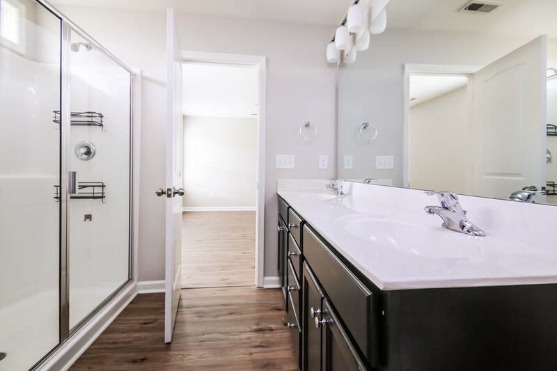 2,035/Mo, 767 Lakemont Dr Clayton, NC 27520 Main Bathroom View 2