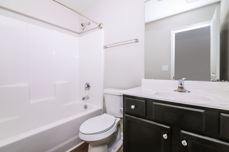 2,035/Mo, 767 Lakemont Dr Clayton, NC 27520 Bathroom View