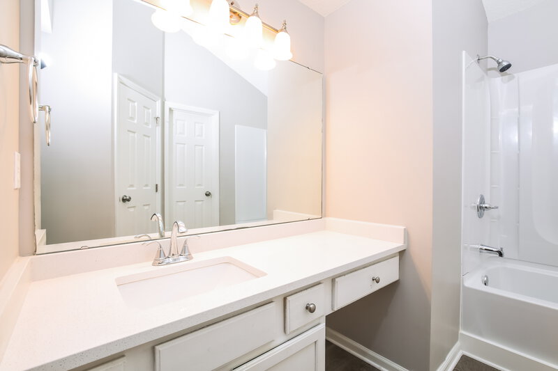 2,155/Mo, 5827 Waterford Landing Ct Raleigh, NC 27610 Main Bathroom View