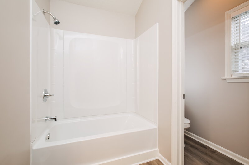 2,155/Mo, 5827 Waterford Landing Ct Raleigh, NC 27610 Main Bathroom View 2