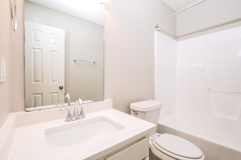 2,155/Mo, 5827 Waterford Landing Ct Raleigh, NC 27610 Bathroom View