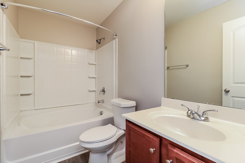 1,905/Mo, 4304 Lady Yvone Way Raleigh, NC 27610 Main Bathroom View