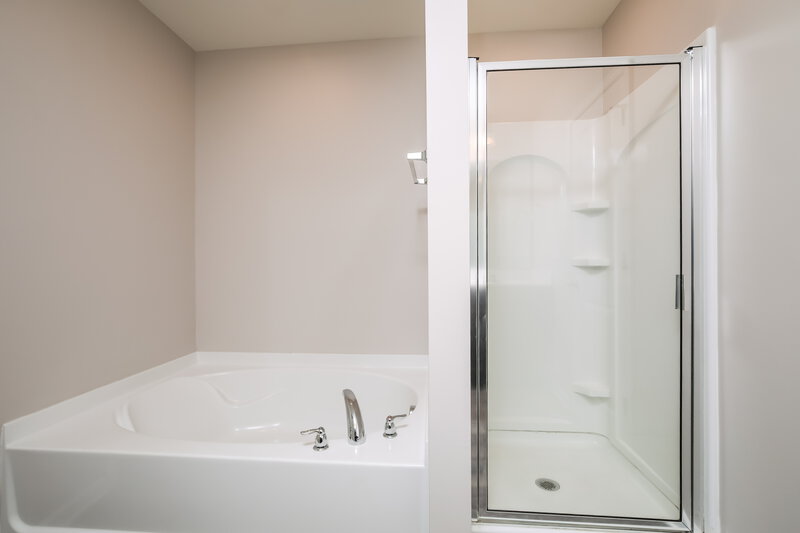 2,105/Mo, 6113 Watsonia Dr Zebulon, NC 27597 Main Bathroom View 2