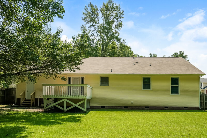 2,065/Mo, 1509 Kempsey Cir Fuquay Varina, NC 27526 Rear View