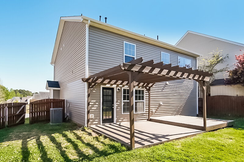 1,890/Mo, 900 Red Oak Tree Dr Fuquay Varina, NC 27526 Rear View