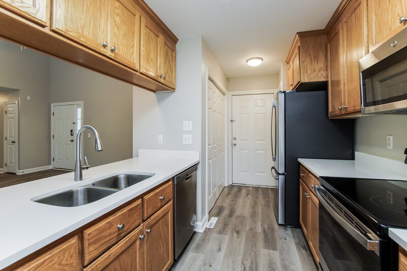 1,915/Mo, 1005 Bren Village Ct Fuquay Varina, NC 27526 Kitchen View