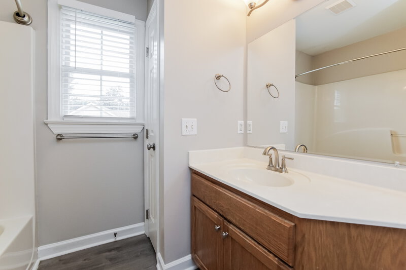 1,915/Mo, 1005 Bren Village Ct Fuquay Varina, NC 27526 Bathroom View