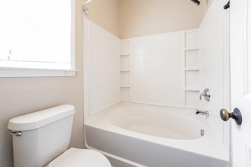 2,900/Mo, 240 Haywood Ln Clayton, NC 27527 Main Bathroom View 2