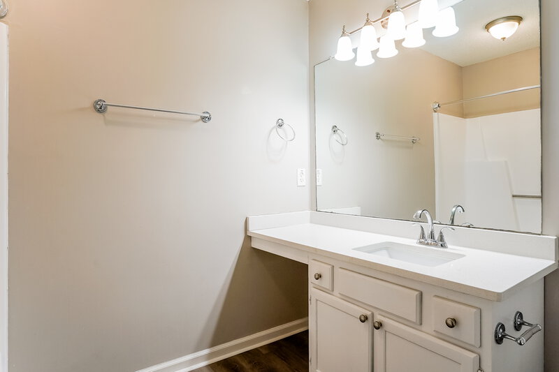 1,840/Mo, 1716 Netherfield Ln Raleigh, NC 27610 Main Bathroom View