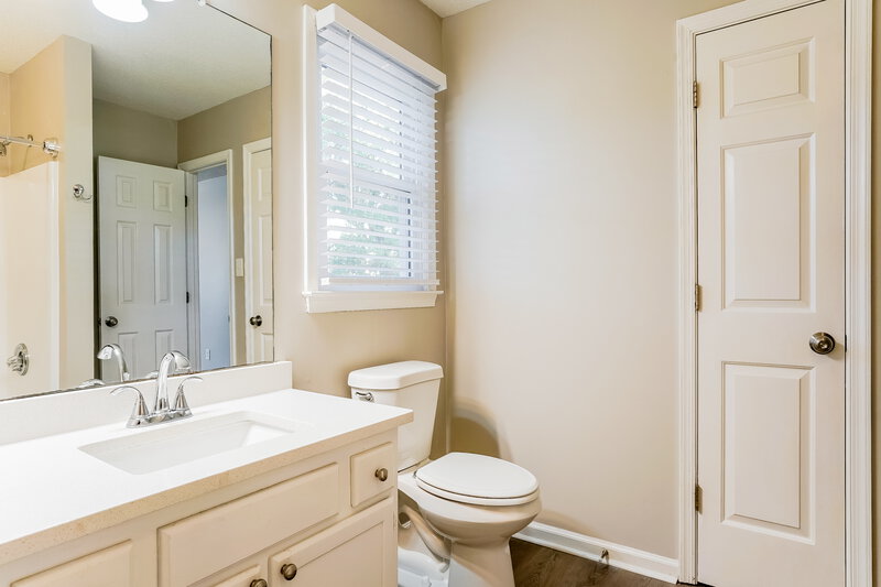 1,840/Mo, 1716 Netherfield Ln Raleigh, NC 27610 Main Bathroom View 2