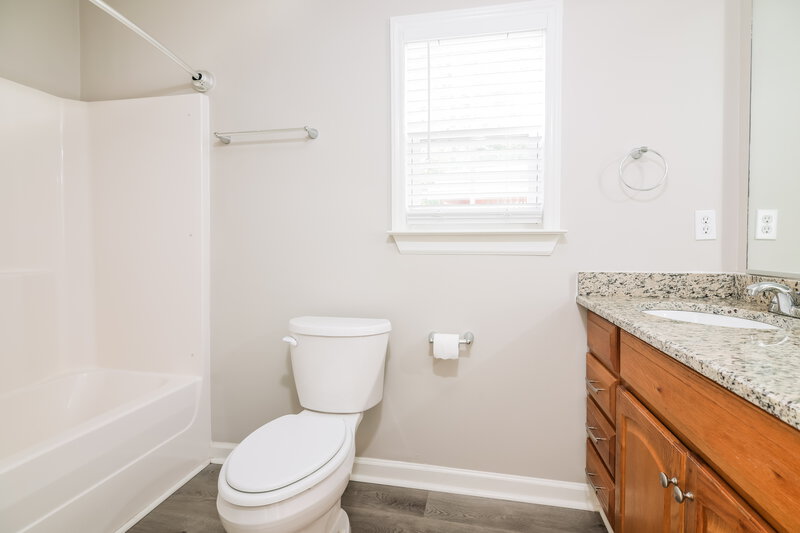 1,755/Mo, 4304 Candle Ct Raleigh, NC 27616 Main Bathroom View