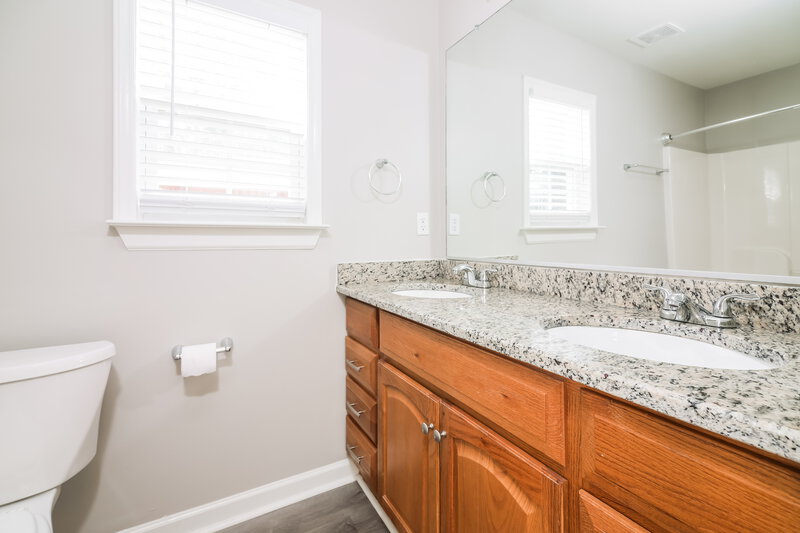1,755/Mo, 4304 Candle Ct Raleigh, NC 27616 Main Bathroom View 2