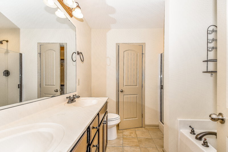 1,990/Mo, 104 Parkview Drive Clayton, NC 27520 Main Bathroom View