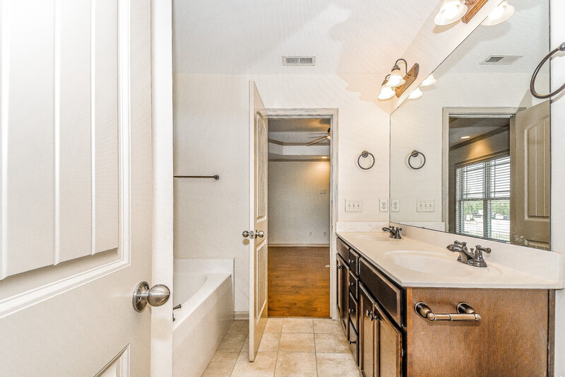 1,990/Mo, 104 Parkview Drive Clayton, NC 27520 Main Bathroom View 2