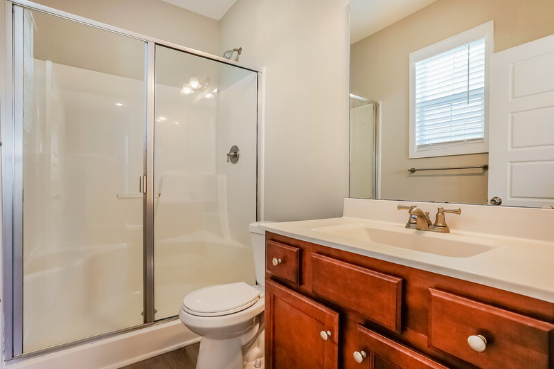 1,800/Mo, 53 Manito Place Clayton, NC 27520 Main Bathroom View
