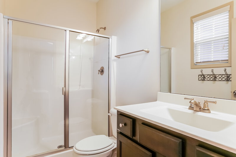 1,790/Mo, 59 Golden Gate Parkway Clayton, NC 27520 Main Bathroom View