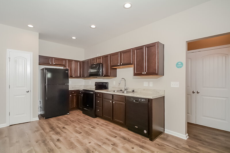 1,645/Mo, 71 Yellow Jacket Rdg Clayton, NC 27520 Kitchen View 2