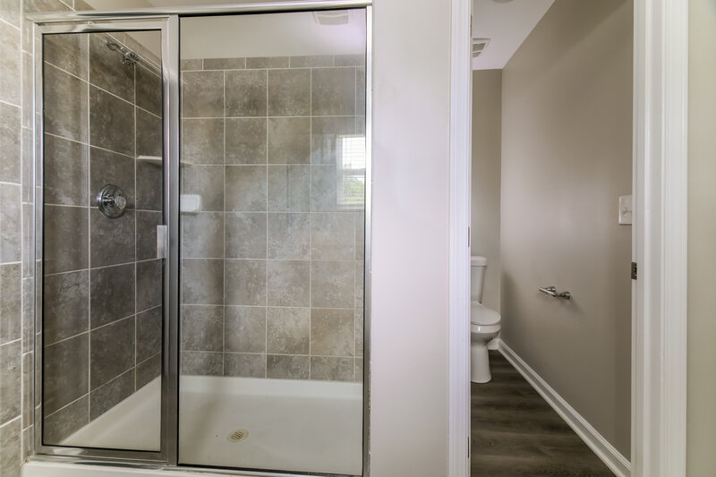 2,490/Mo, 3906 Big Pond Ct Raleigh, NC 27616 Main Bathroom View 2