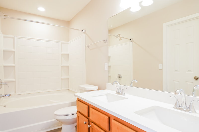 2,115/Mo, 5200 Tant Cir Knightdale, NC 27545 Main Bathroom View