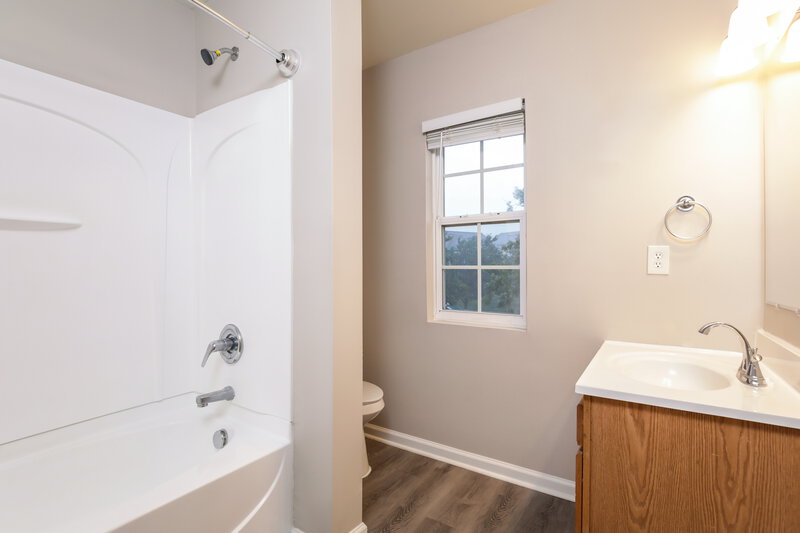 2,090/Mo, 5200 Tant Cir Knightdale, NC 27545 Bathroom View