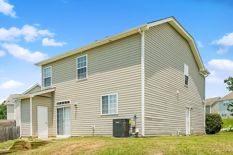2,115/Mo, 5200 Tant Cir Knightdale, NC 27545 Rear View