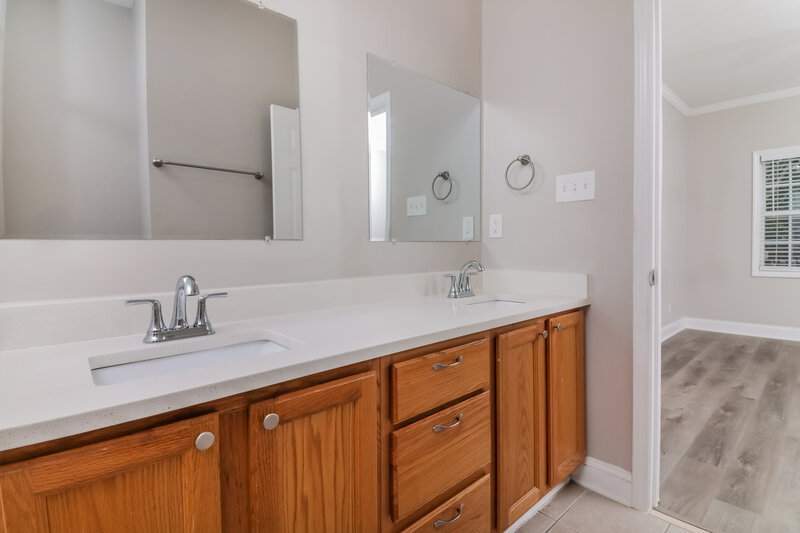 1,745/Mo, 4024 Beaufain St Raleigh, NC 27604 Main Bathroom View