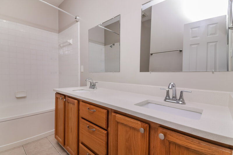 1,745/Mo, 4024 Beaufain St Raleigh, NC 27604 Main Bathroom View 2