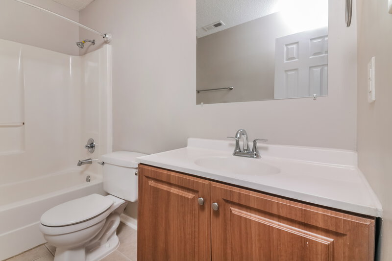 1,745/Mo, 4024 Beaufain St Raleigh, NC 27604 Bathroom View
