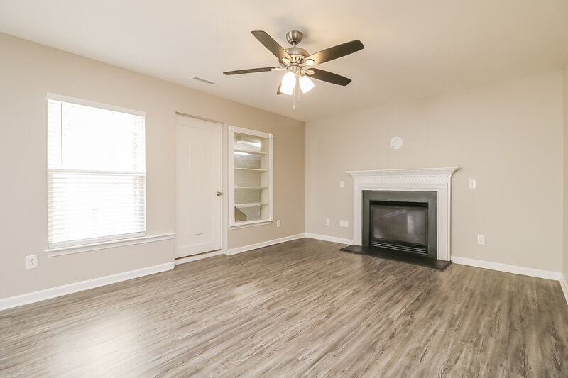 2,150/Mo, 1650 Southcross St Fuquay Varina, NC 27526 Living Room View 2