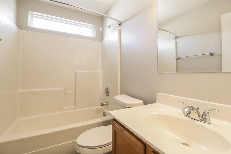 2,150/Mo, 1650 Southcross St Fuquay Varina, NC 27526 Bathroom View