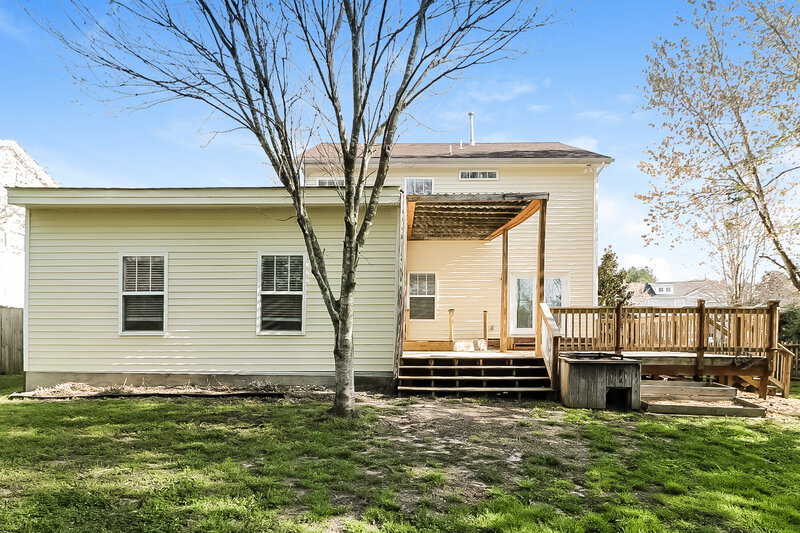 2,150/Mo, 1650 Southcross St Fuquay Varina, NC 27526 Rear View