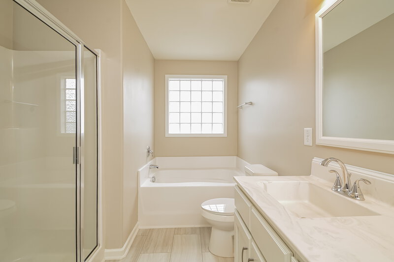 3,050/Mo, 408 Deer Grove Trl Wendell, NC 27591 Main Bathroom View 2