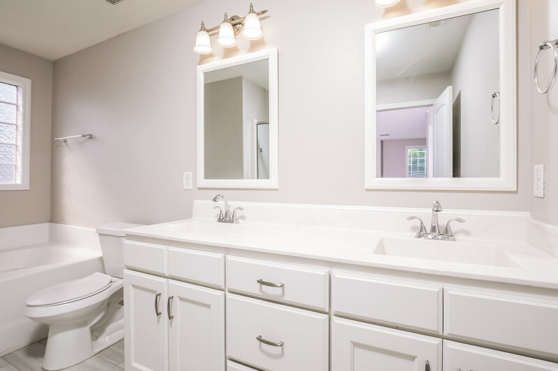 2,265/Mo, 408 Deer Grove Trl Wendell, NC 27591 Main Bathroom View