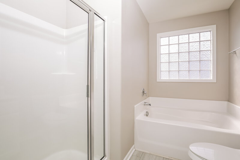 2,265/Mo, 408 Deer Grove Trl Wendell, NC 27591 Main Bathroom View 2