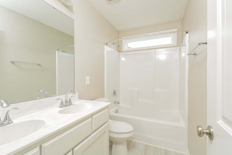 3,050/Mo, 408 Deer Grove Trl Wendell, NC 27591 Bathroom View