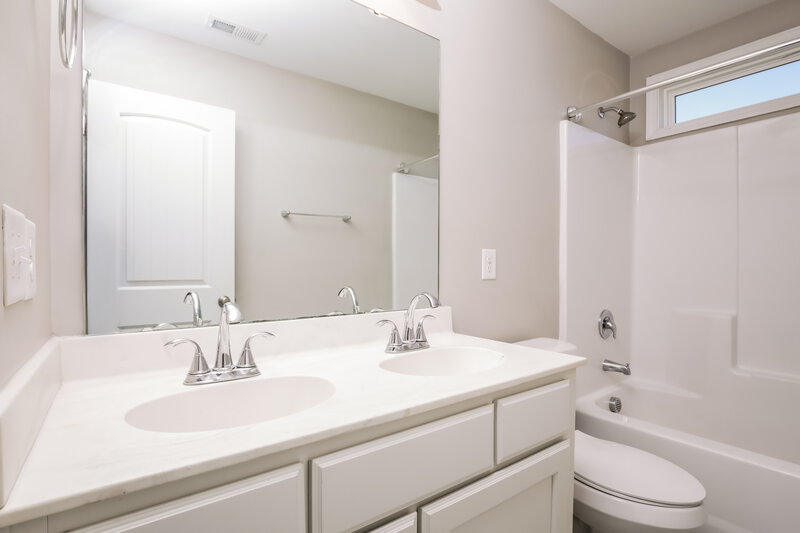 2,265/Mo, 408 Deer Grove Trl Wendell, NC 27591 Bathroom View