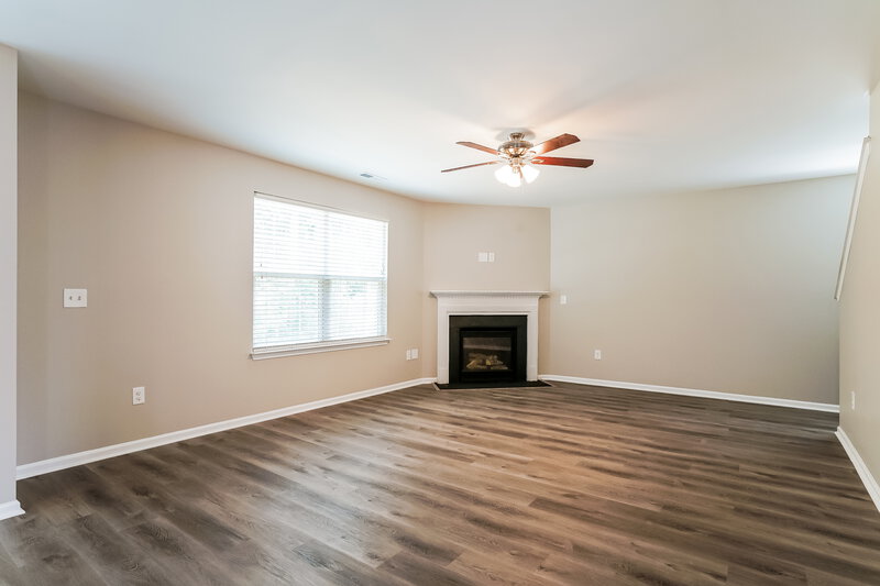 1,850/Mo, 8016 Spiderlily Ct Zebulon, NC 27597 Living Room View 2