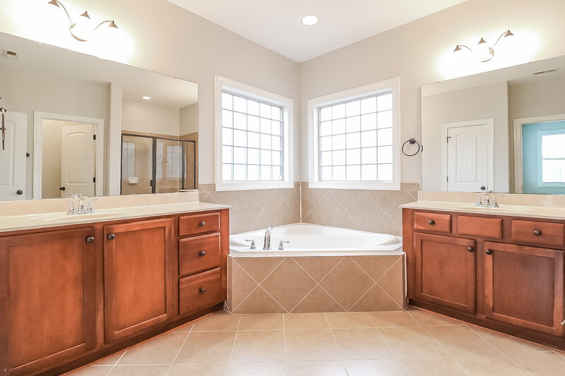 2,100/Mo, 519 Dawley Dr Fuquay Varina, NC 27526 Main Bedroom View 4