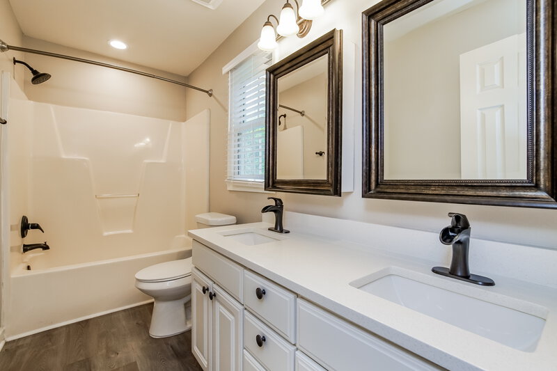 2,760/Mo, 2744 Brigadoon Dr Clayton, NC 27520 Main Bathroom View