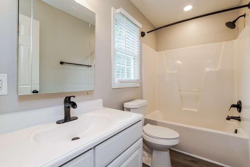 2,760/Mo, 2744 Brigadoon Dr Clayton, NC 27520 Bathroom View