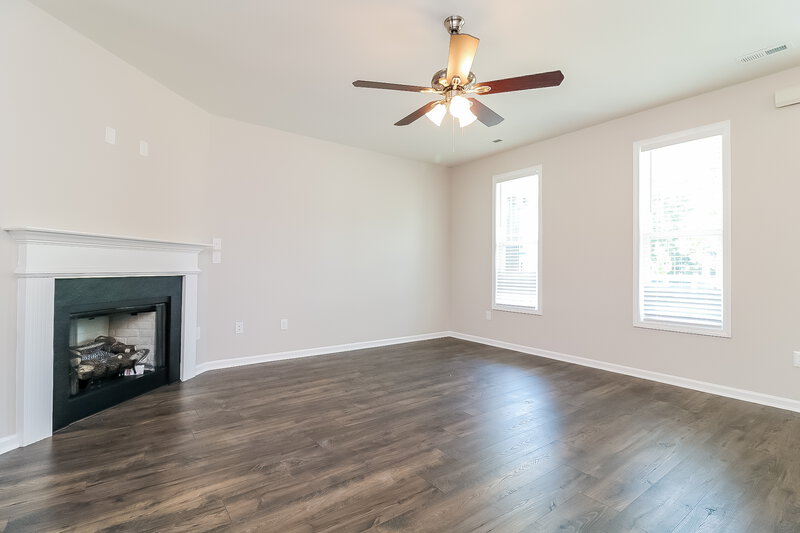 2,800/Mo, 148 Jade St Smithfield, NC 27577 Living Room View